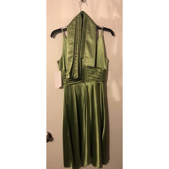 Green Cinderella divine dress - Picture 3 of 3